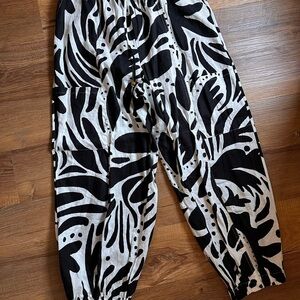 Christian Siriano Linen Black and Cream Patterned Joggers